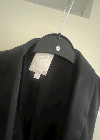 Siyah Dökümlü Midi Kadın Yelek - Görsel 4