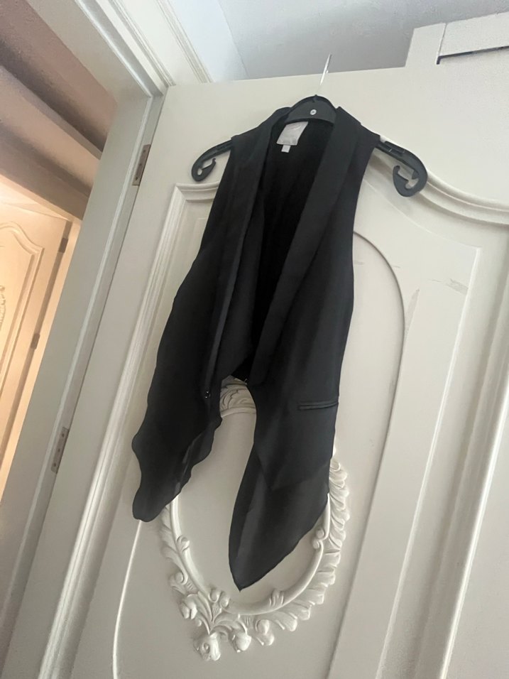 Siyah Dökümlü Midi Kadın Yelek - Görsel 3