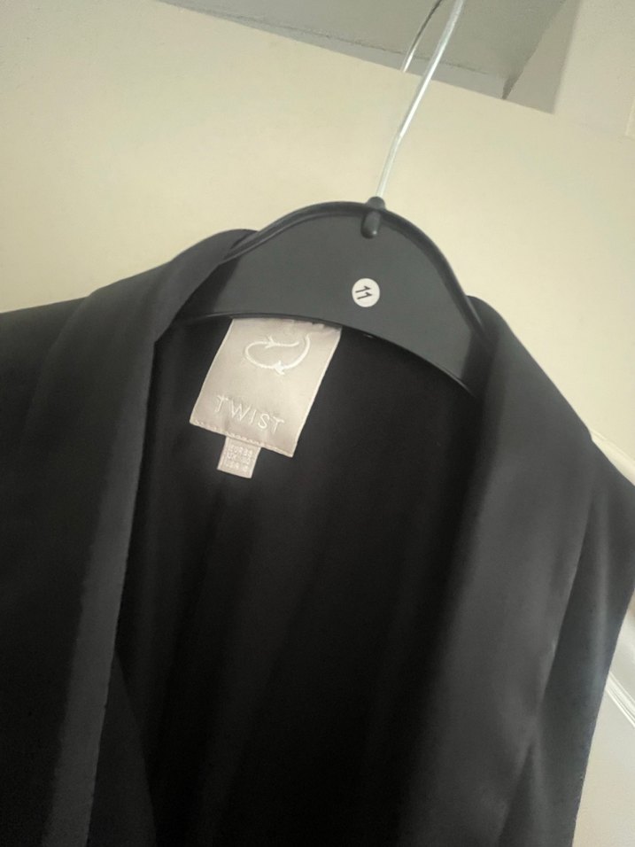 Siyah Dökümlü Midi Kadın Yelek - Görsel 4