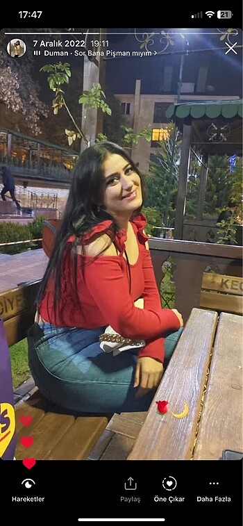 Kırmızı body omuzları açık