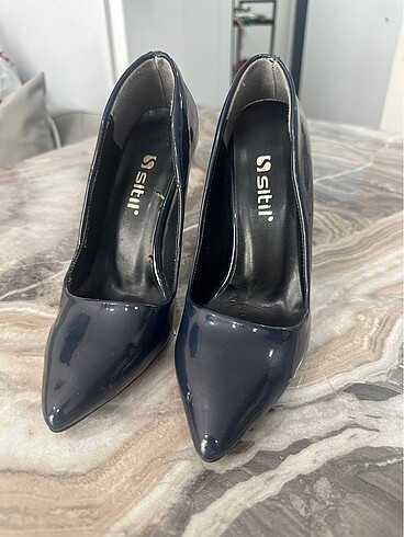 35 Beden Lacivert rugan stiletto