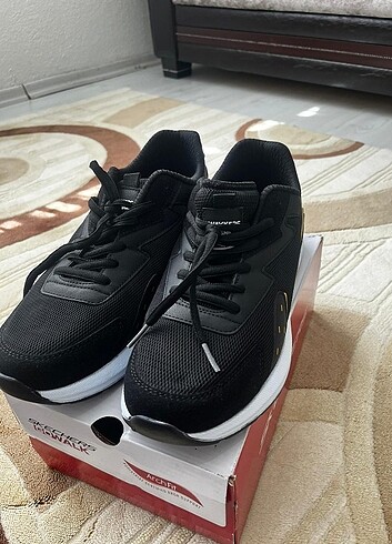 44 Beden siyah Renk Spor ayakkabı