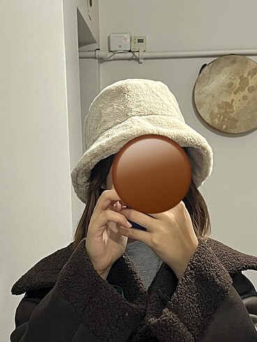 Peluş şapka