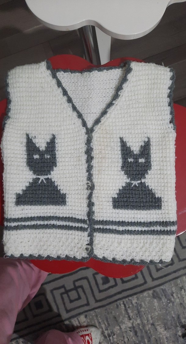 Kız Çocuk Gri Nakışlı Örgü Yelek - Görsel 2