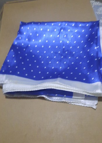 Mavi Puantiyeli Kadın Eşarp - Görsel 7