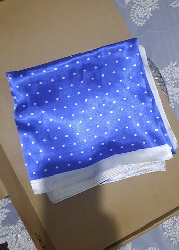 Mavi Puantiyeli Kadın Eşarp - Görsel 5