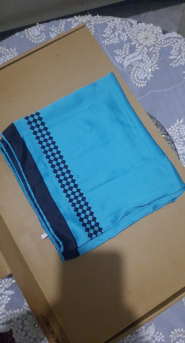 Parlak Mavi Eşarp - Görsel 5