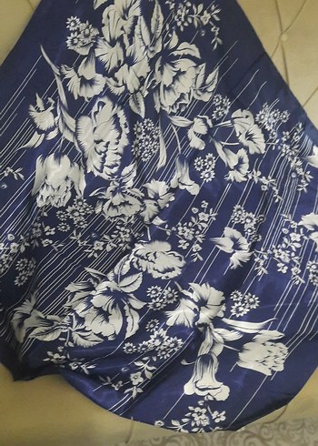 Kadın Lacivert Çiçek Desenli İpek Eşarp - Görsel 2