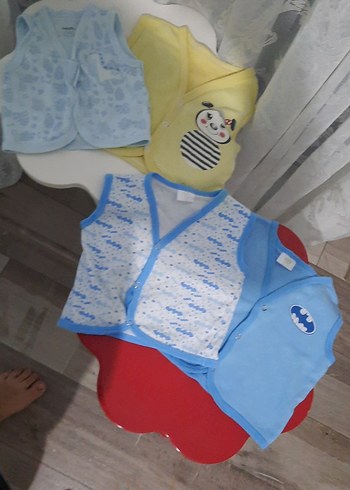 Erkek Bebek Renkli Düğmeli Kolsuz Hastane Tulumu - Görsel 2