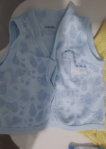 Erkek Bebek Renkli Düğmeli Kolsuz Hastane Tulumu - Görsel 3