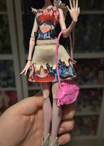  Beden draculaura boo york monster high