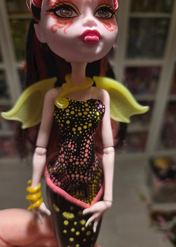  Beden draculaura great scarrier reef monster high