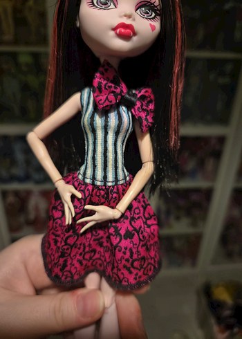  Beden draculaura scarnival monster high