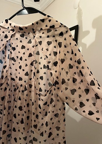 Bej Desenli V Yakalı Kadın Gömlek - Görsel 2