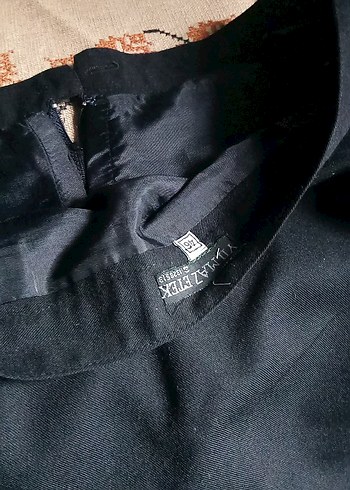 Düz Siyah yırtmaçlı etek - Görsel 3