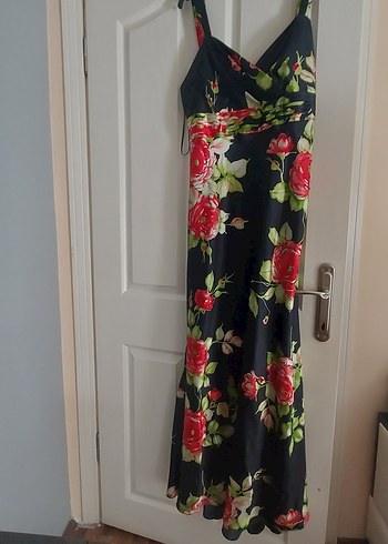 Çiçek Desenli Uzun İpek Elbise - Görsel 5