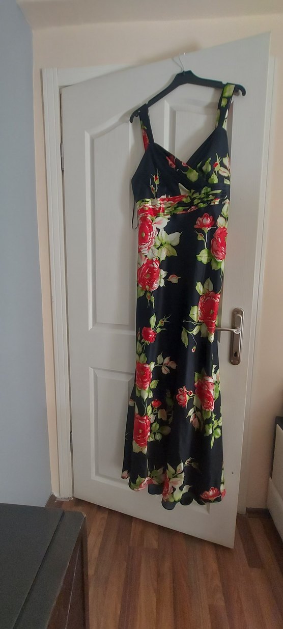 Çiçek Desenli Uzun İpek Elbise - Görsel 5