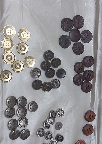 Çeşitli Renk ve Desenlerde Düğmeler tan 5 tl - Görsel 5