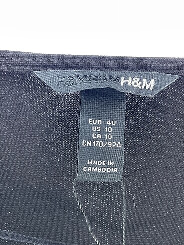 40 Beden siyah Renk H&M Düz Kesim %70 İndirimli.