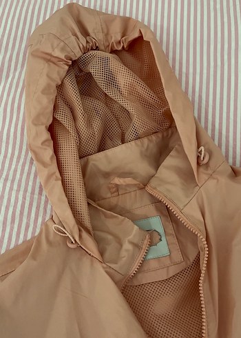 Bej Kadın Kapüşonlu Midi Yağmurluk - Görsel 4