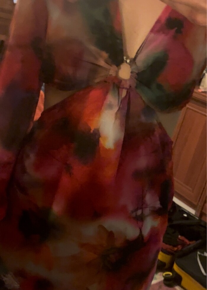 BELİ AÇIK DESENLİ ELBİSE - Görsel 2