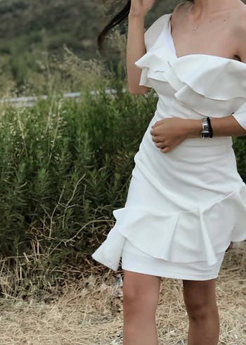 Beyaz Mini V Yaka Volanlı Kısa Abiye Elbise - Görsel 7