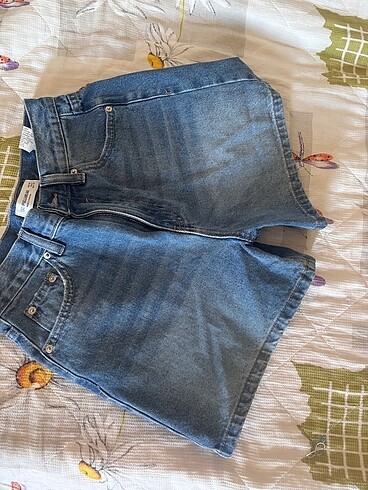 Pull and Bear Kıvrık paça denim mom şort