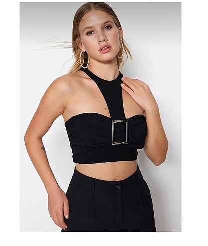 Siyah crop aksesuarlı örme büstiyer