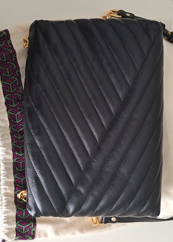 Tory Burch Tory Burch Siyah Pliseli Kadın Omuz Çantası 20×30 Kira modeli