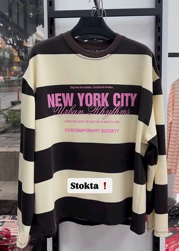Stradivarius New York Sehir Stili Siyah Beyaz Cizgili Sweatshirt