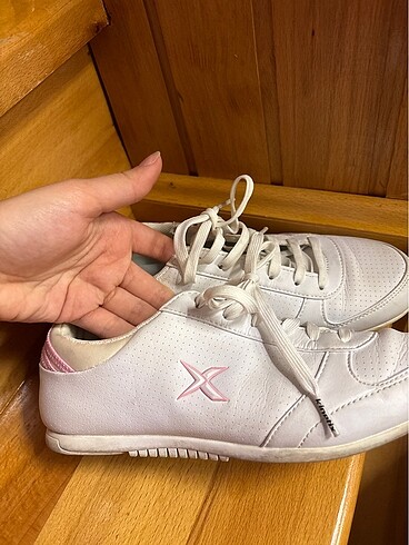 38 Beden Kinetix kadın beyaz pembe detaylo spor ayakkabı