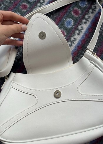 Beyaz Tokalı Kadın Omuz Çantası - Görsel 3