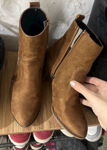 Yildiz desenli topuklu Kahverengi Süet Nakışlı Kadın Topuklu Bot - Görsel 7