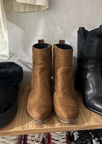 Yildiz desenli topuklu Kahverengi Süet Nakışlı Kadın Topuklu Bot - Görsel 2