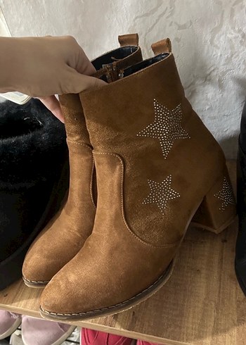 Yildiz desenli topuklu Kahverengi Süet Nakışlı Kadın Topuklu Bot - Görsel 3