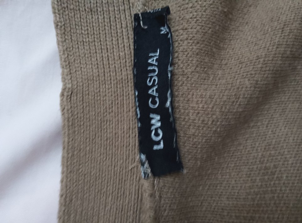 Bej Düğmeli Kadın Hırka - Görsel 2