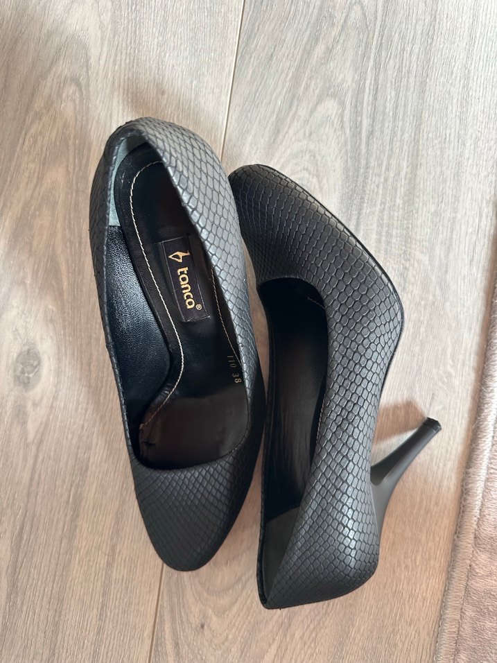 Kadın Siyah Yılan Derisi Desenli Topuklu Ayakkabı - Görsel 3