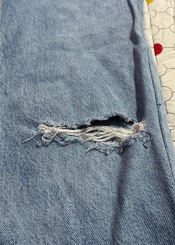 Yırtık Detaylı Rahat Kesim Mavi Midi Kot Pantolon - Görsel 2