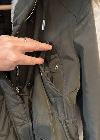 Kadın Bej Kamuflaj Desenli Kürklü Kışlık Mont - Görsel 4