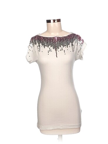 Diğer T-shirt %70 İndirimli.