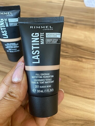 Rimmel London Full Coverage Make up 201 Classic Beige