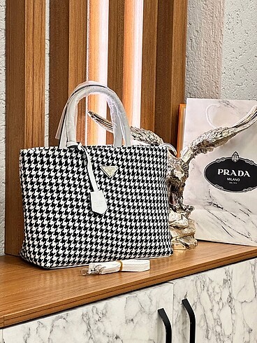 Beden yeşil Renk Prada çanta