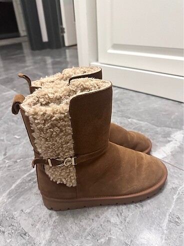 Ugg tarzı bot