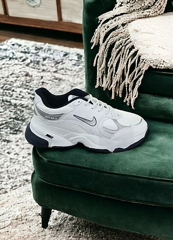 Beyaz Nike Spor Ayakkabı 