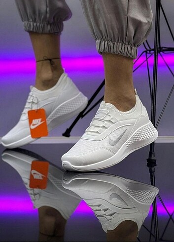 Beyaz Nike Sneaker Spor 