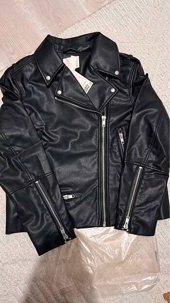 s Beden siyah Renk H&m kaplamalı motosikletci ceketi