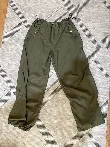 Düşük bel paraşüt pantolon