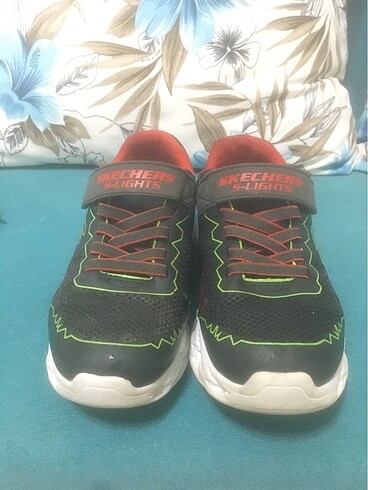 34 Beden SKECHERS 33,5 ERKEK ÇOCUK SPOR AYAKKABI