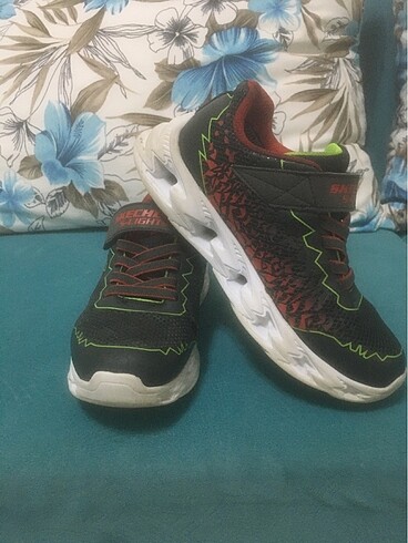 SKECHERS 33,5 ERKEK ÇOCUK SPOR AYAKKABI
