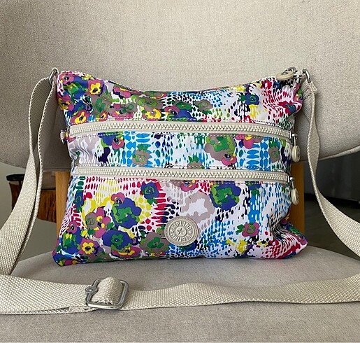 Kipling askılı çanta